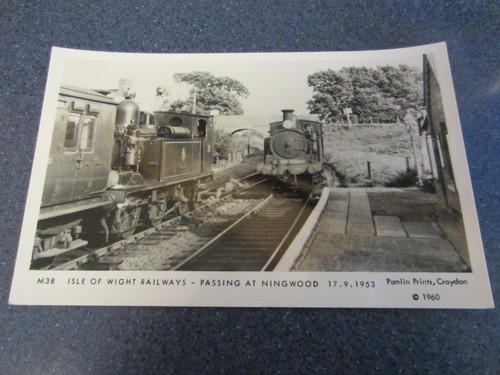 Trains passing ningwood - passing,